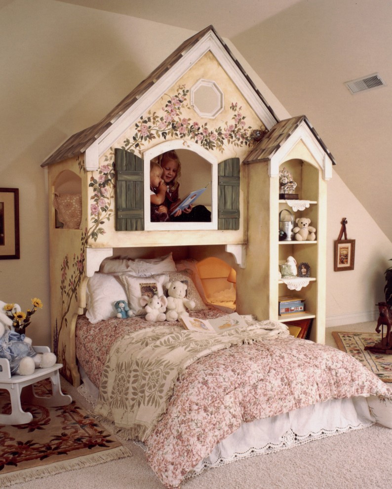 Large traditional kids' bedroom in New York for kids 4-10 years old and girls.