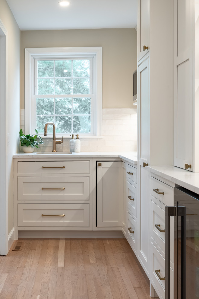 Example of a transitional home design design in Providence