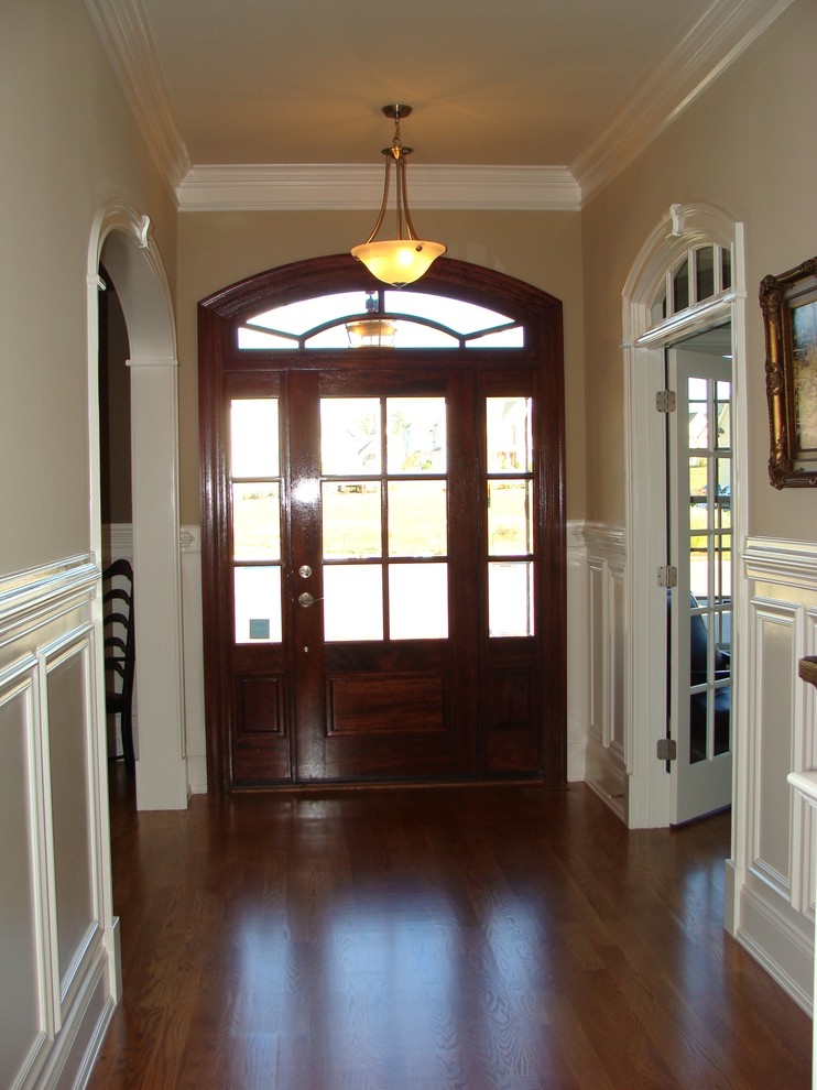 Example of a classic home design design in Raleigh