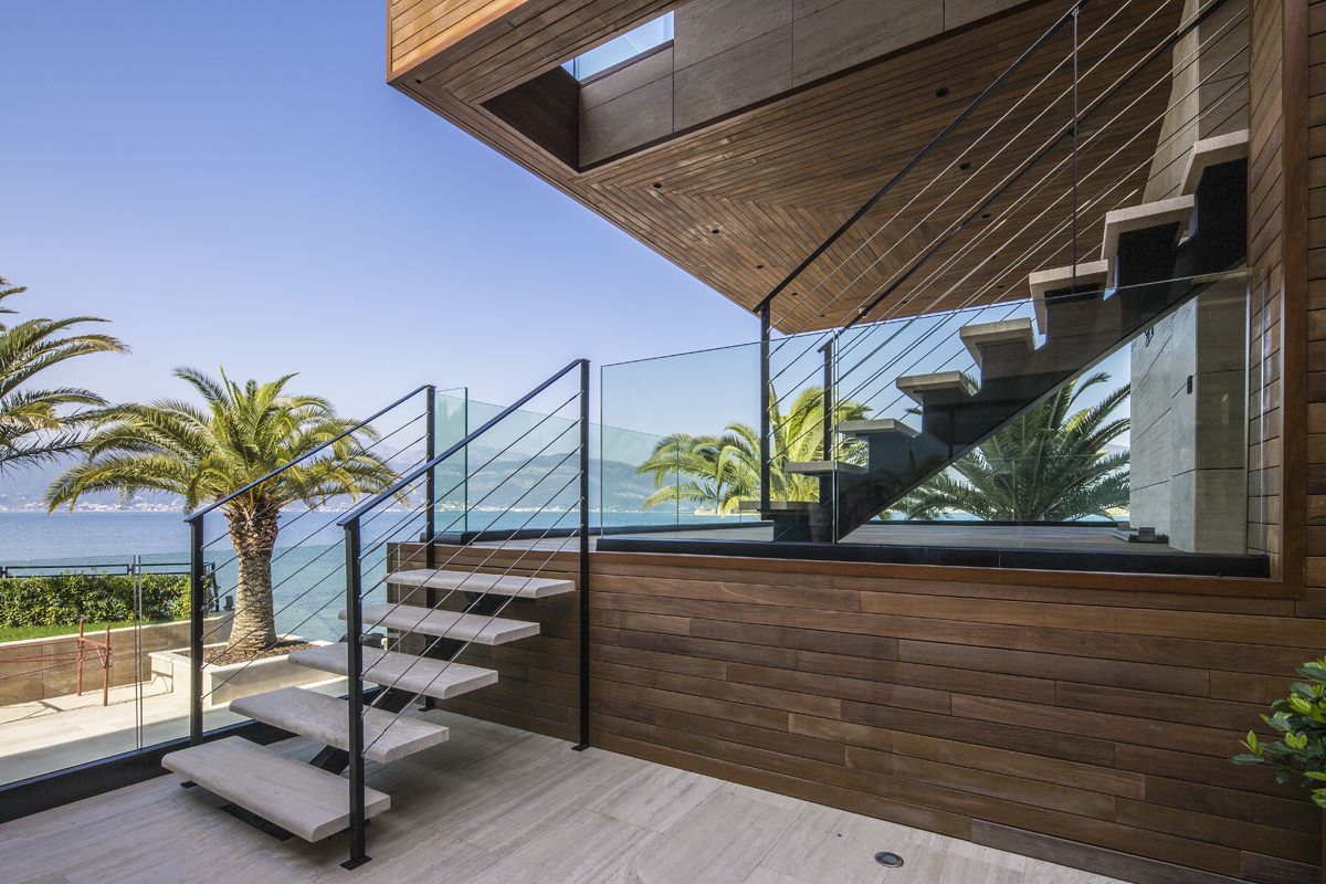 Производство и установка оград частной виле в Черноории