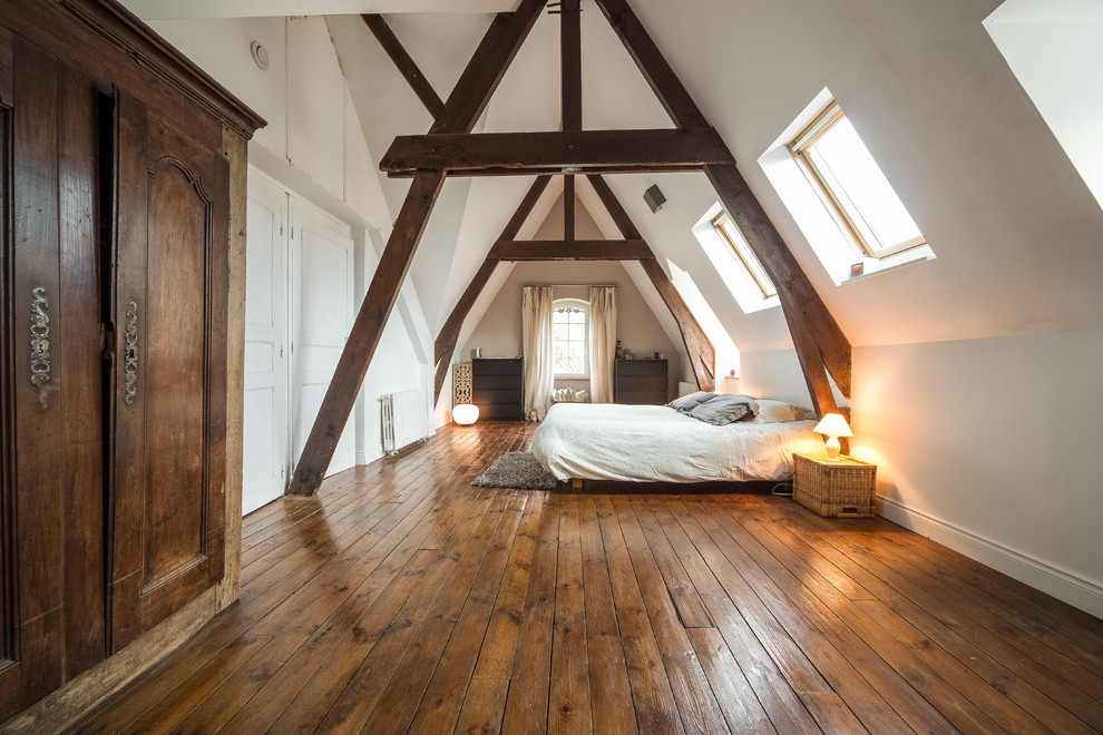 Design ideas for a country bedroom in Rennes with white walls and medium hardwood floors.