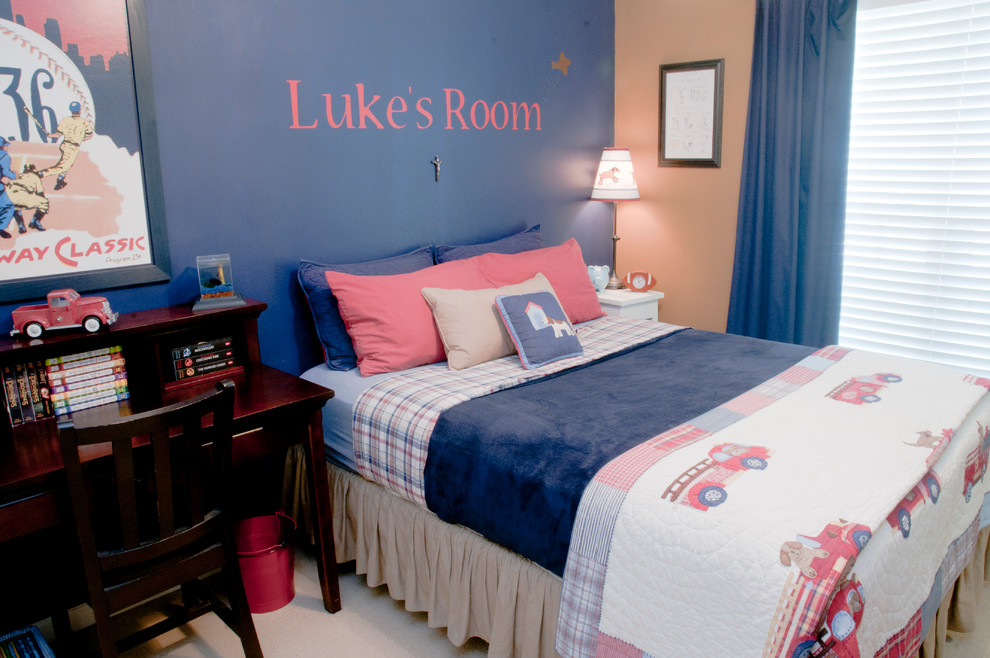 Design ideas for a mid-sized traditional guest bedroom in Nashville with pink walls and carpet.