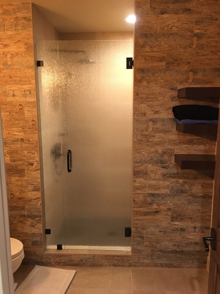 Inspiration for a mid-sized rustic 3/4 brown tile and porcelain tile porcelain tile home design remodel with a two-piece toilet, beige walls, a drop-in sink and granite countertops