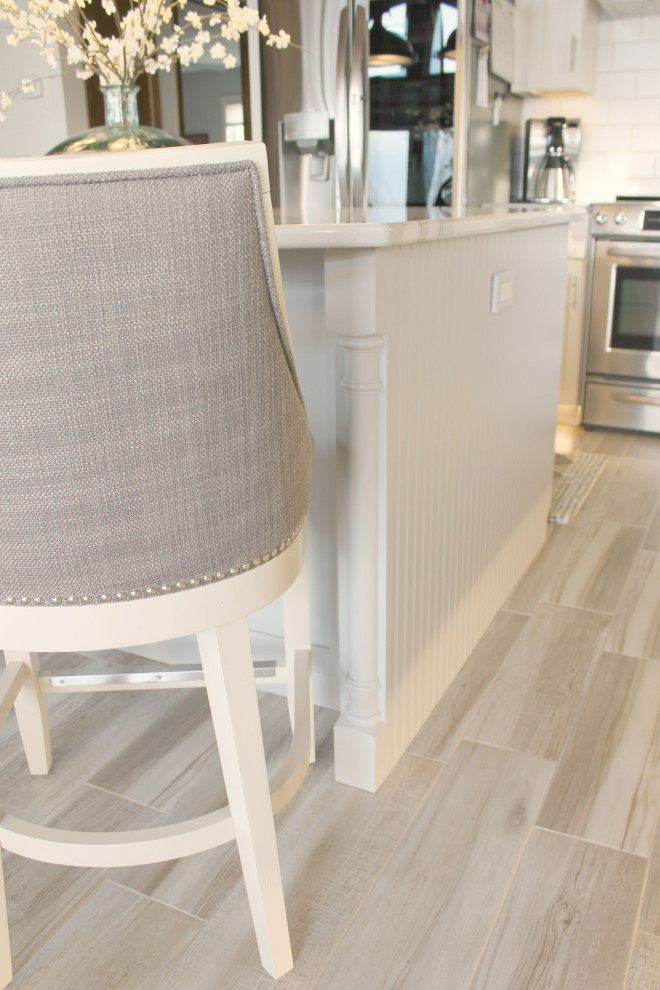 Kitchen - transitional kitchen idea in Minneapolis