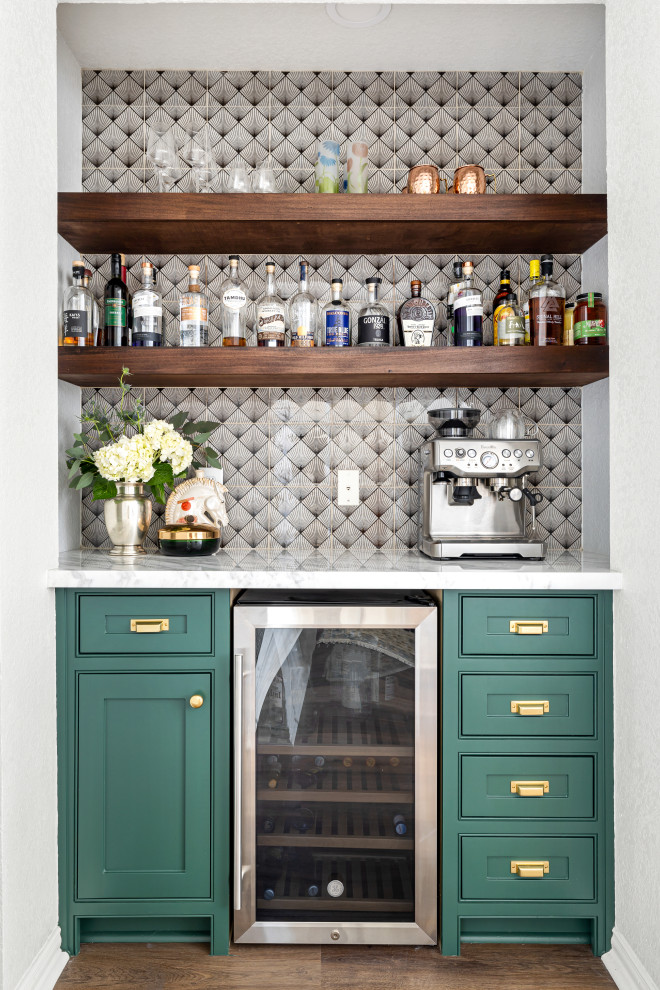 Design ideas for a traditional home bar in Houston.