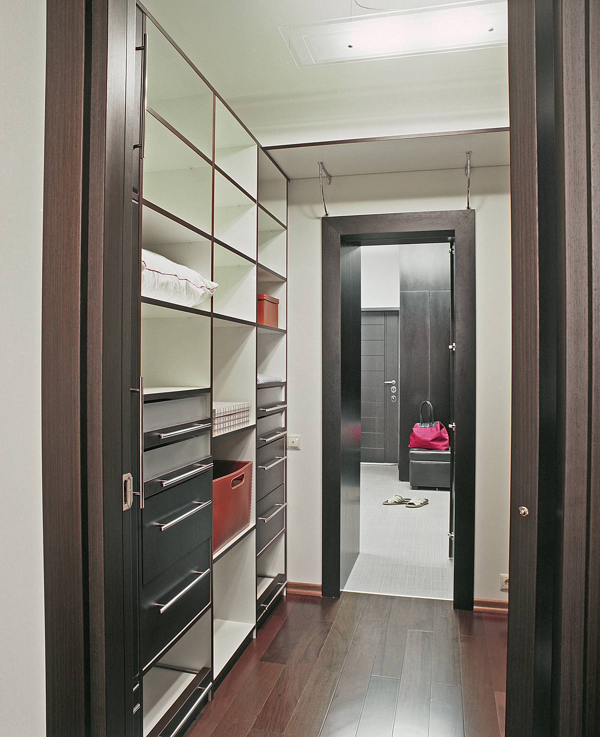 Роман с интригой