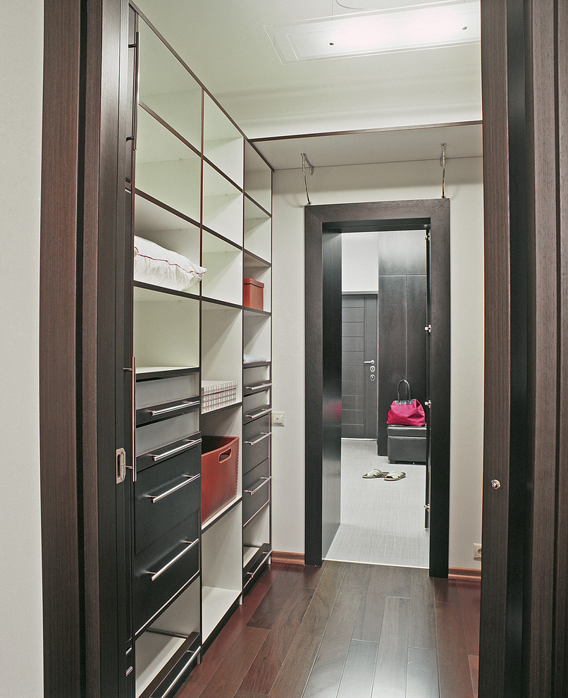 Роман с интригой