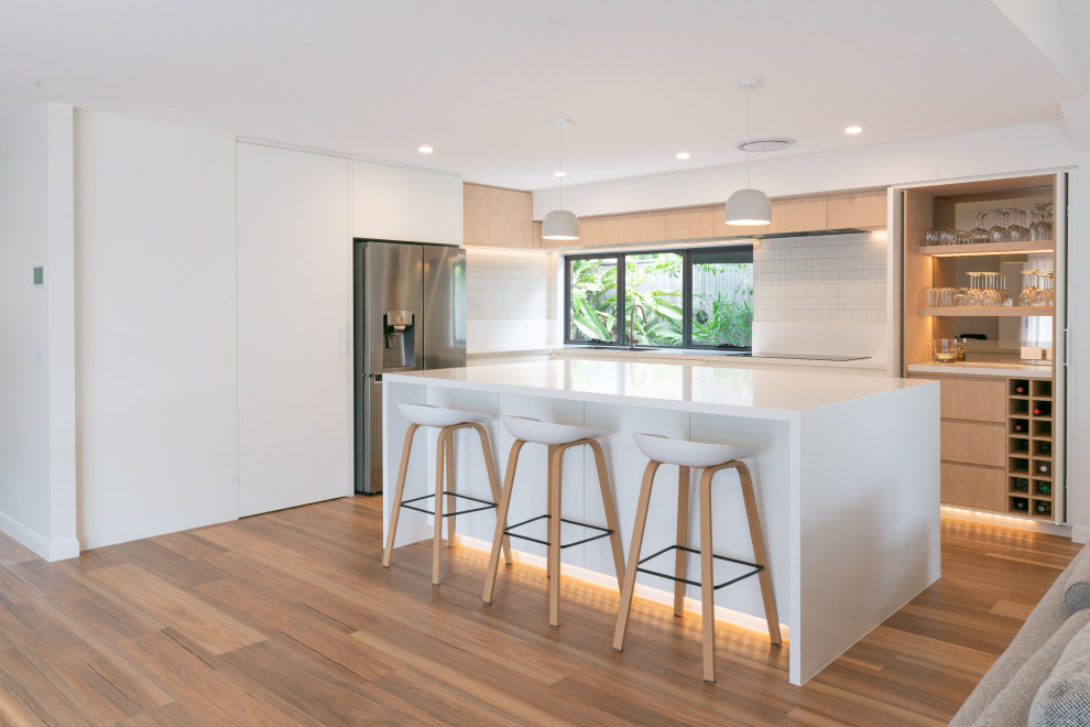 Beach style kitchen in Gold Coast - Tweed.