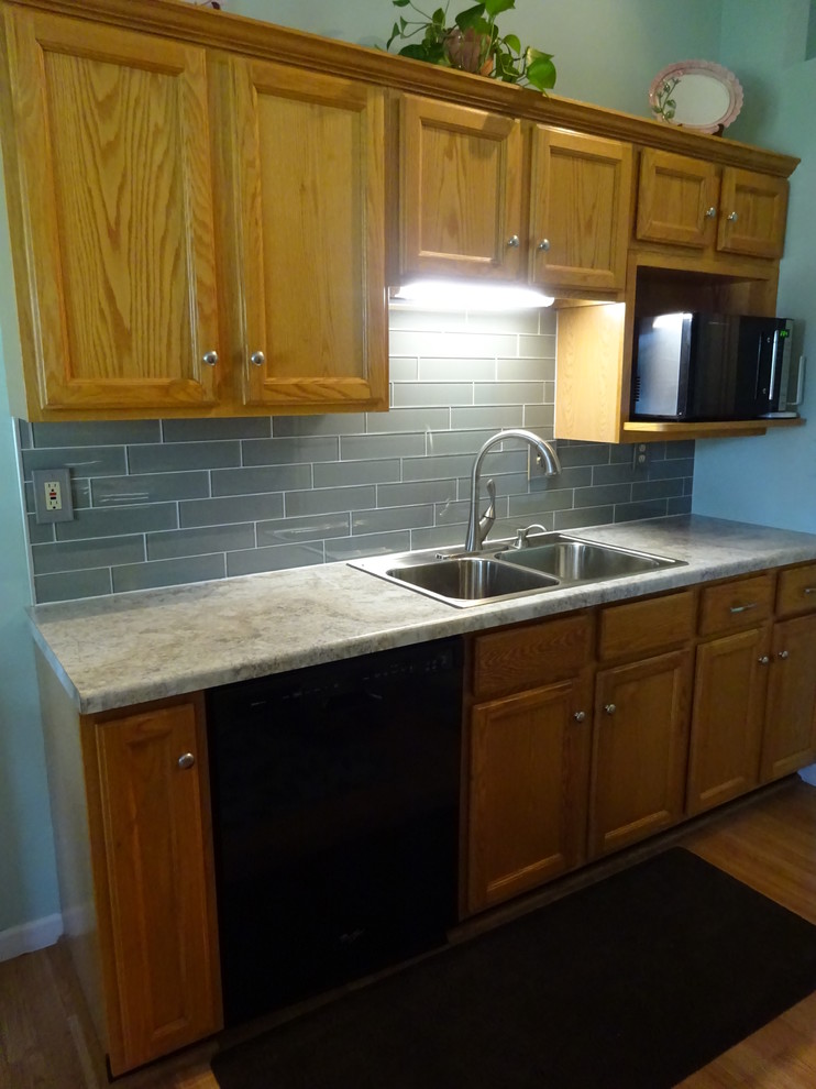 Example of a transitional home design design in Chicago