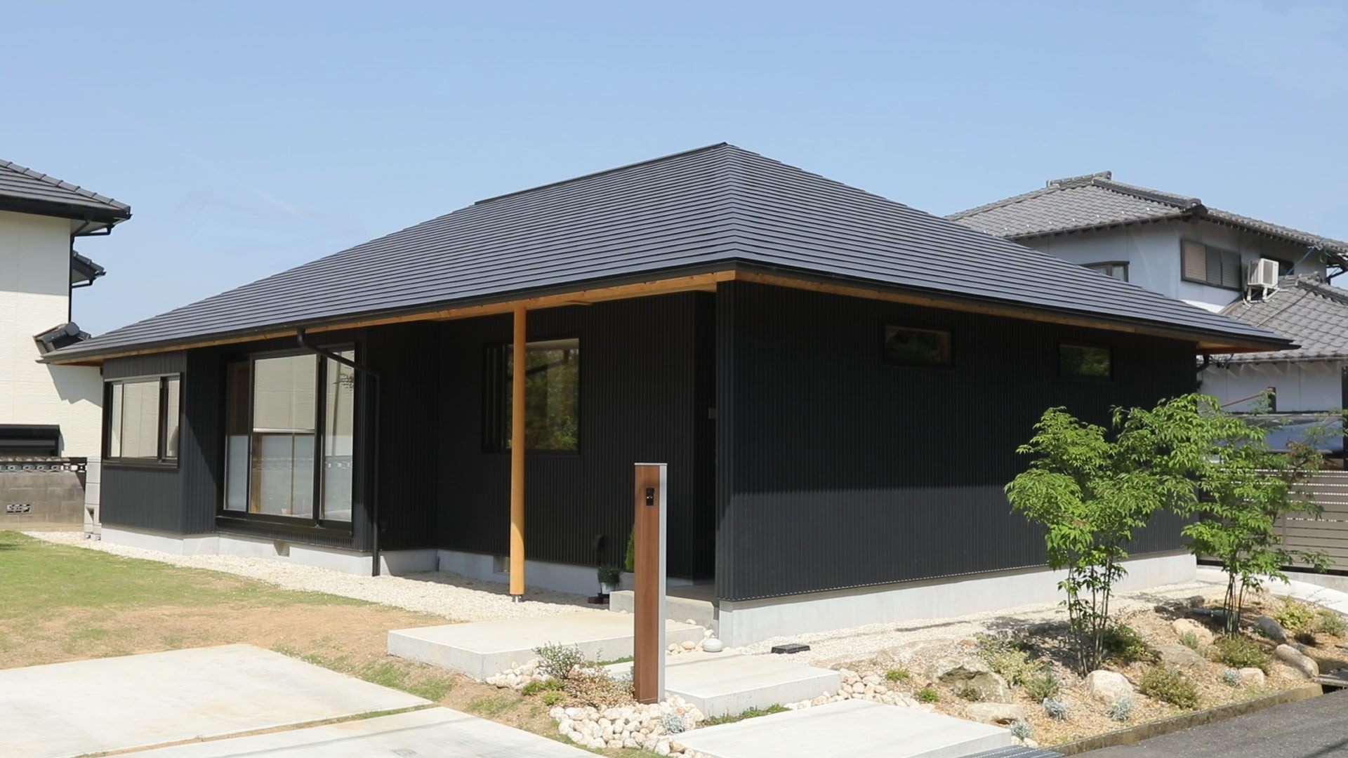 7世紀寄棟造の家 SN design architects builds house in kakegawa