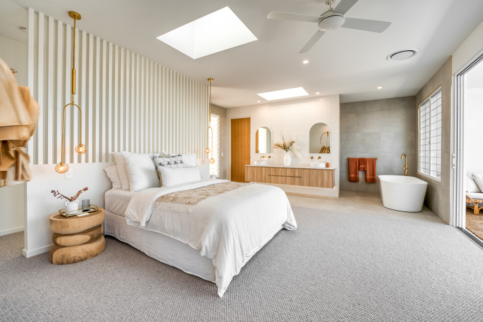 Inspiration for a contemporary master bedroom in Sunshine Coast.