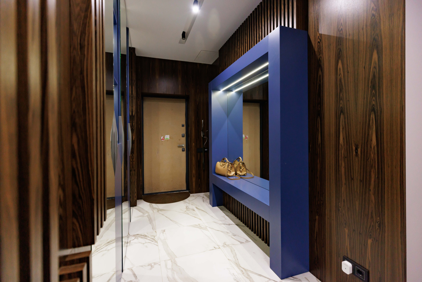 Зеркало для прихожей