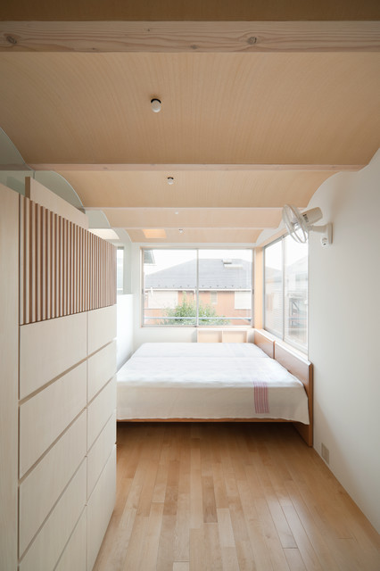 なみなみの家 moderno-camera-da-letto