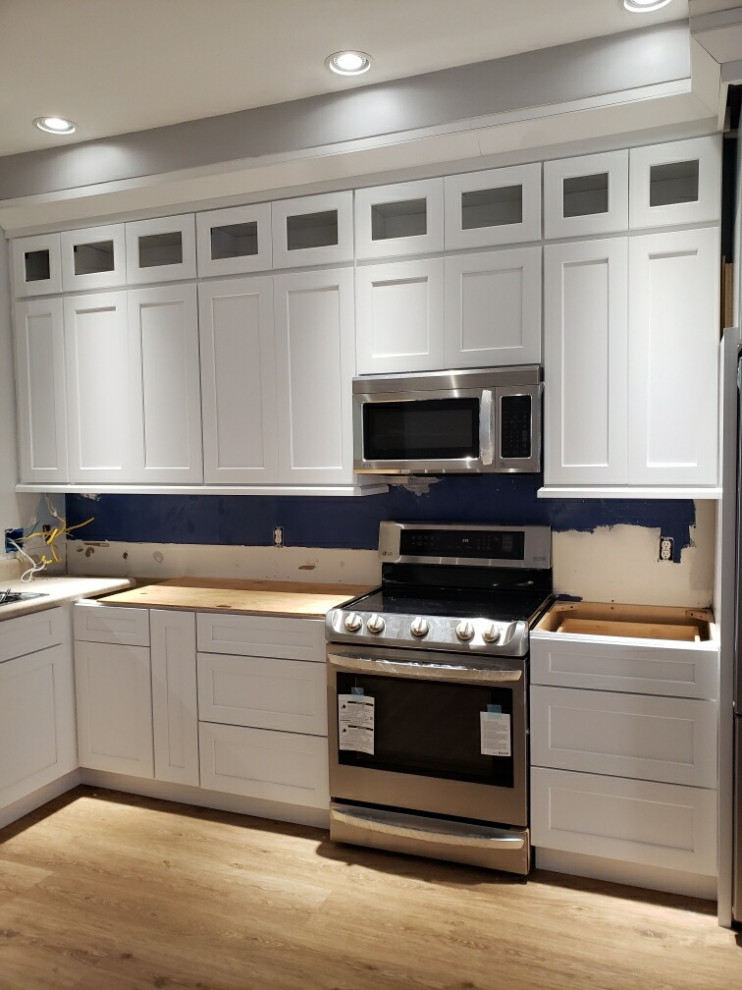 Kitchen - kitchen idea in Miami