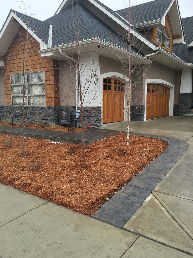 Mountain style deck photo in Calgary