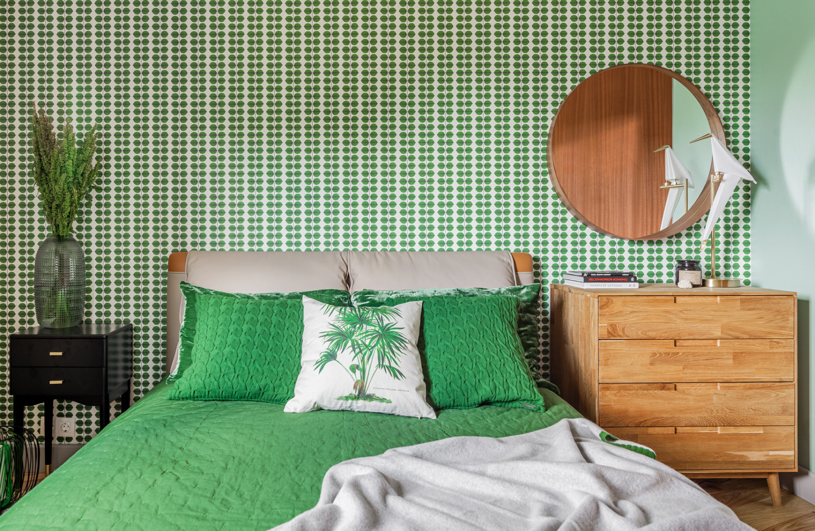 Купольный дом у воды