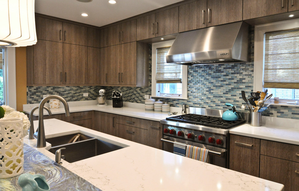 Transitional kitchen photo in Chicago