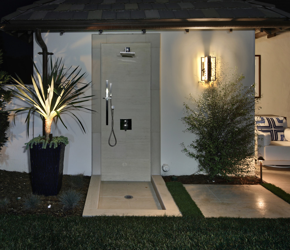 Small contemporary side yard partial sun garden in Orange County with natural stone pavers.