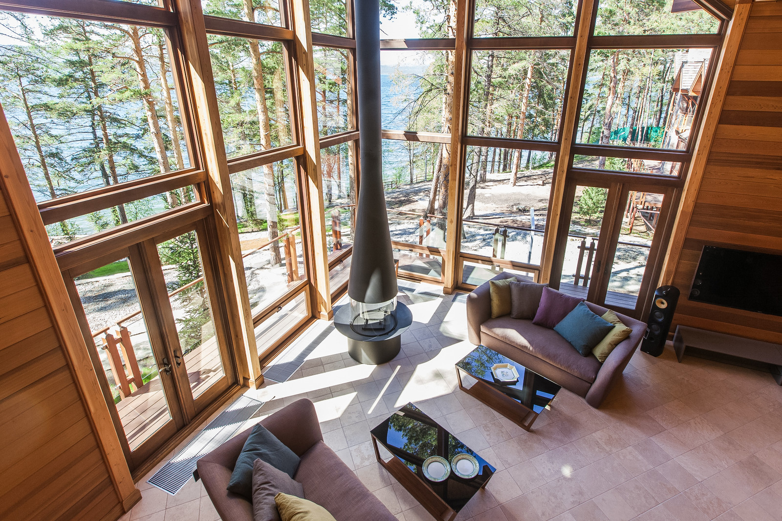 Дом на озере