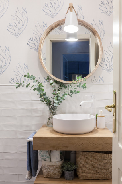 ASEO INVITADOS EN BLANCO Y AZUL contemporary-powder-room