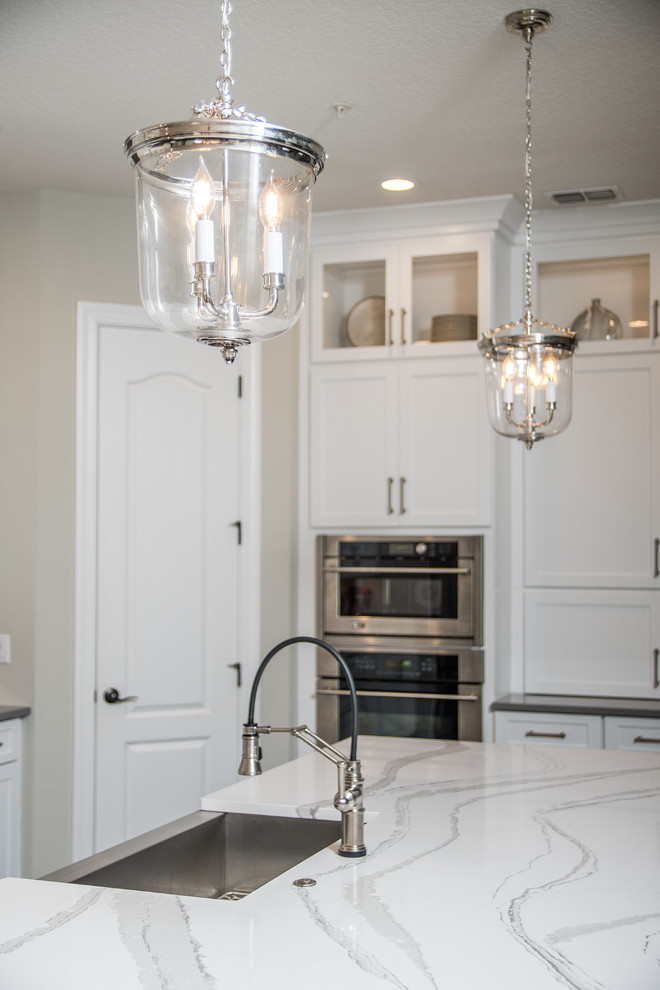 Inspiration for a transitional kitchen remodel in Orlando