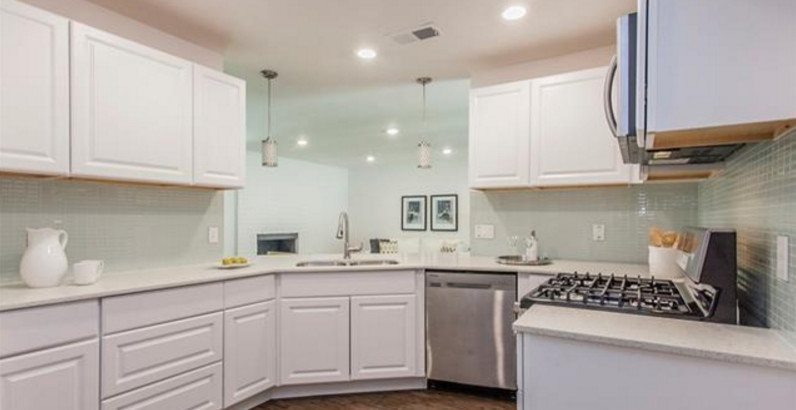 Inspiration for a transitional kitchen remodel in Austin