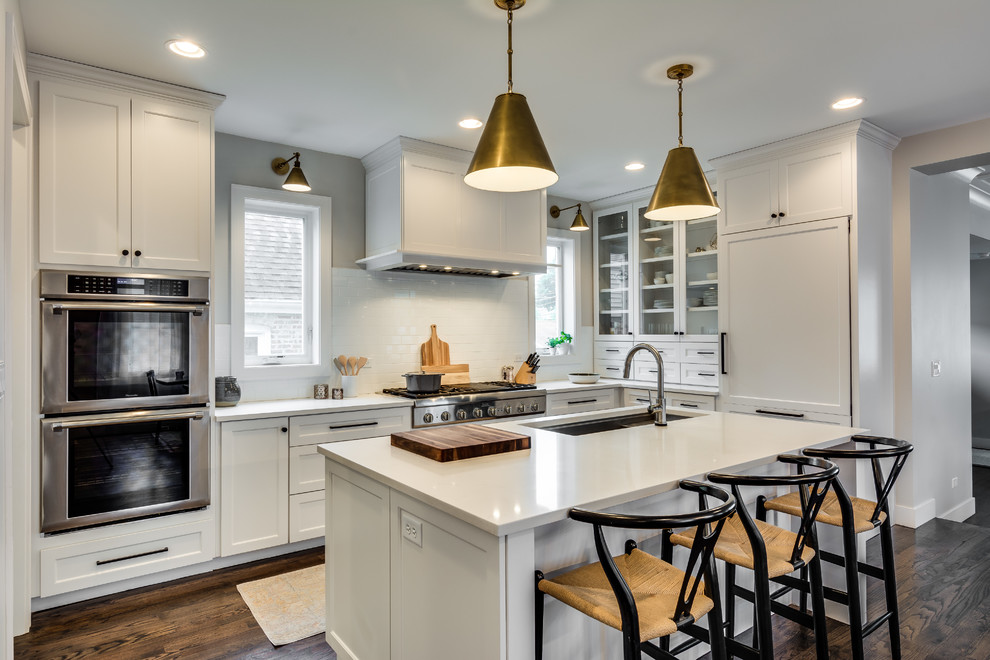 Transitional kitchen photo in Chicago