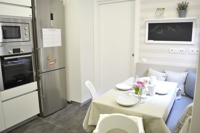 Arag&oacute; transitional-kitchen