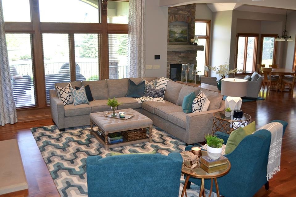 Design ideas for a transitional living room in Omaha.