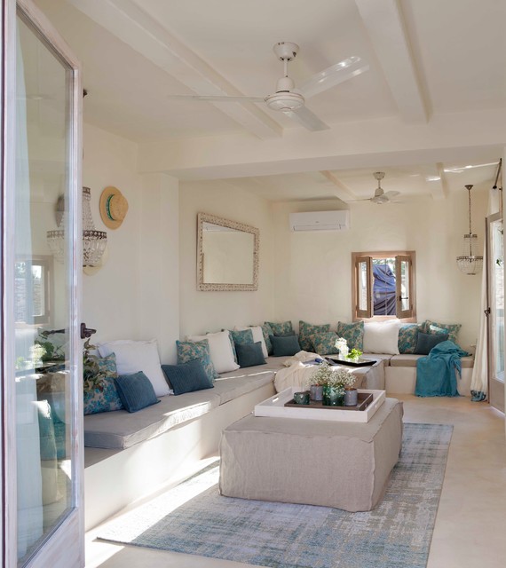 ESTILISMO CASA FORMRNTERA coastal-living-room