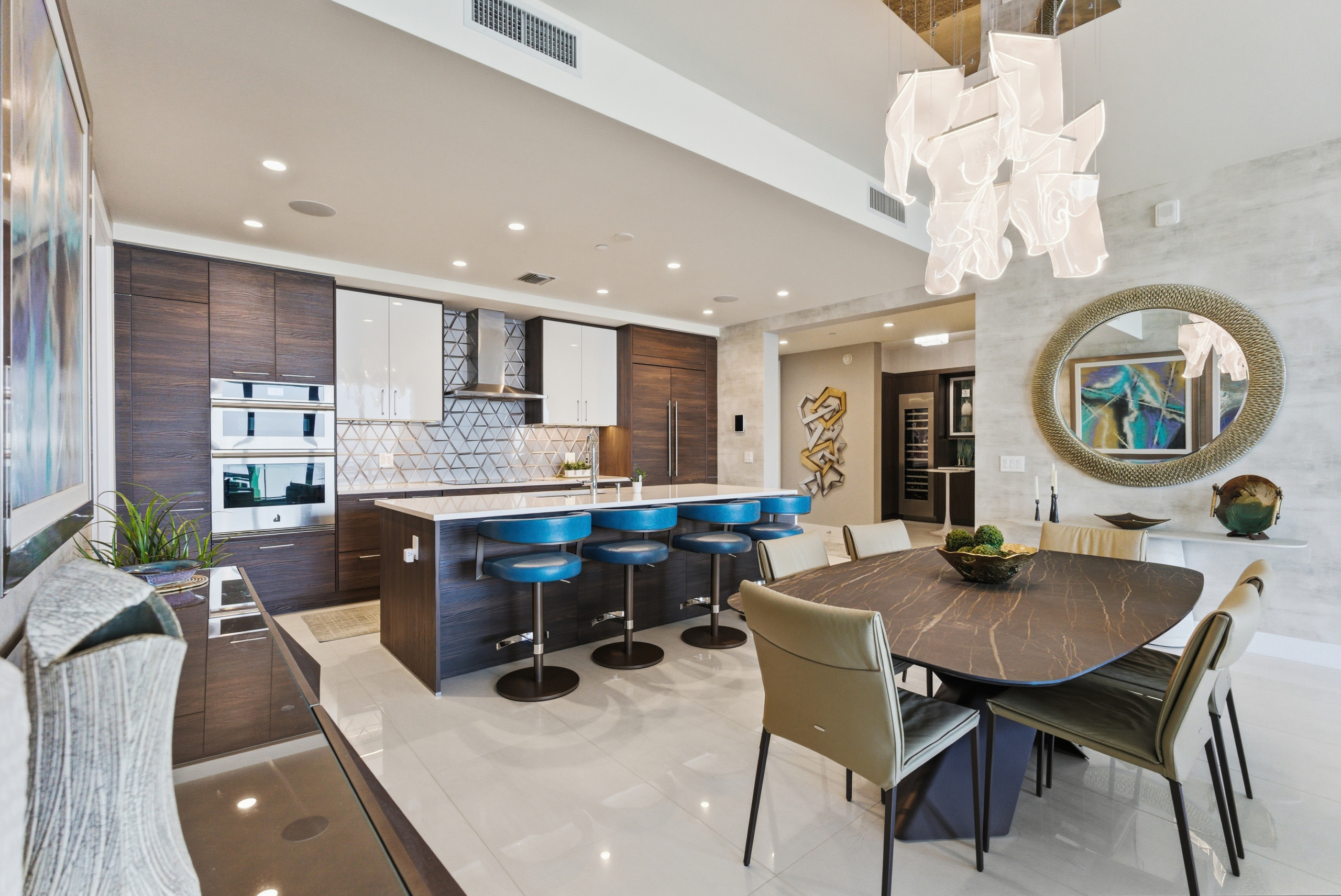 We Love Travel and Art