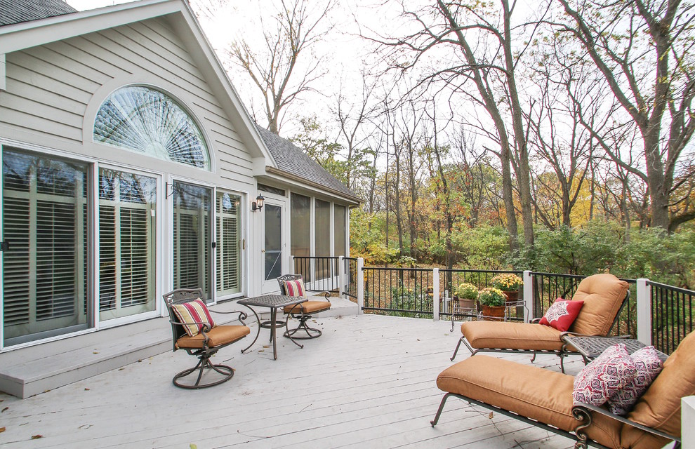 This is an example of an expansive deck in Milwaukee.