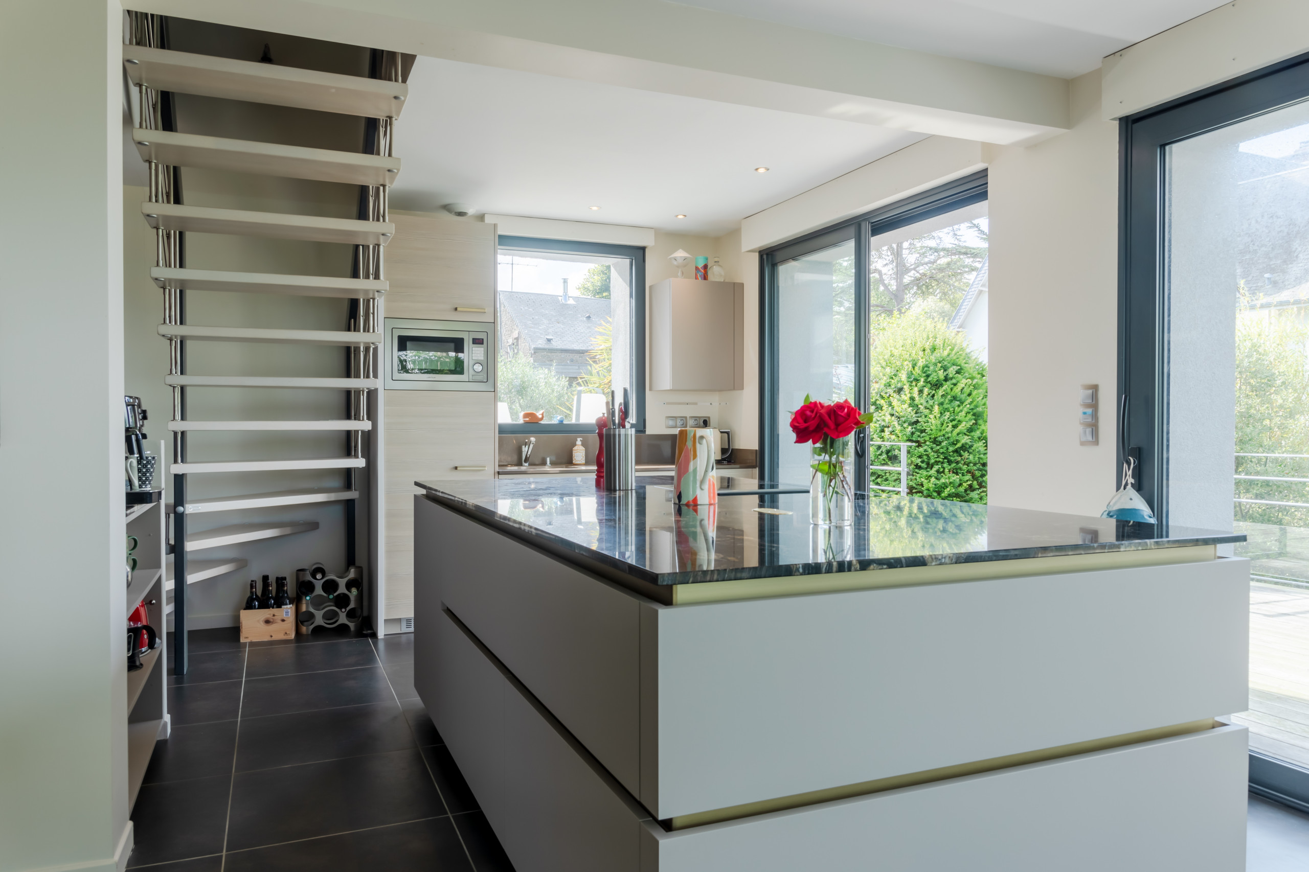 Aménagement de cuisine avec îlot central : optimisation d’un espace ouvert