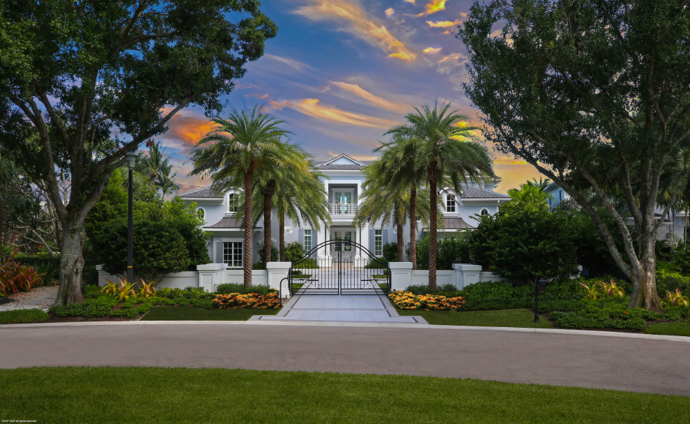 Transitional entryway photo in Miami