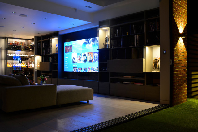 Maple Close, Epsom contemporary-allrum