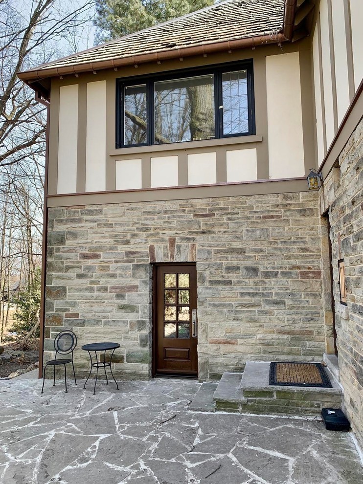 Mountain style entryway photo in Toronto