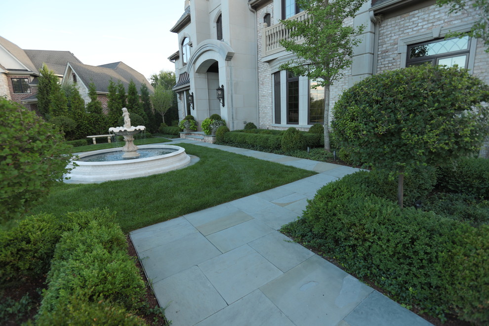 Design ideas for a traditional landscaping in Chicago.