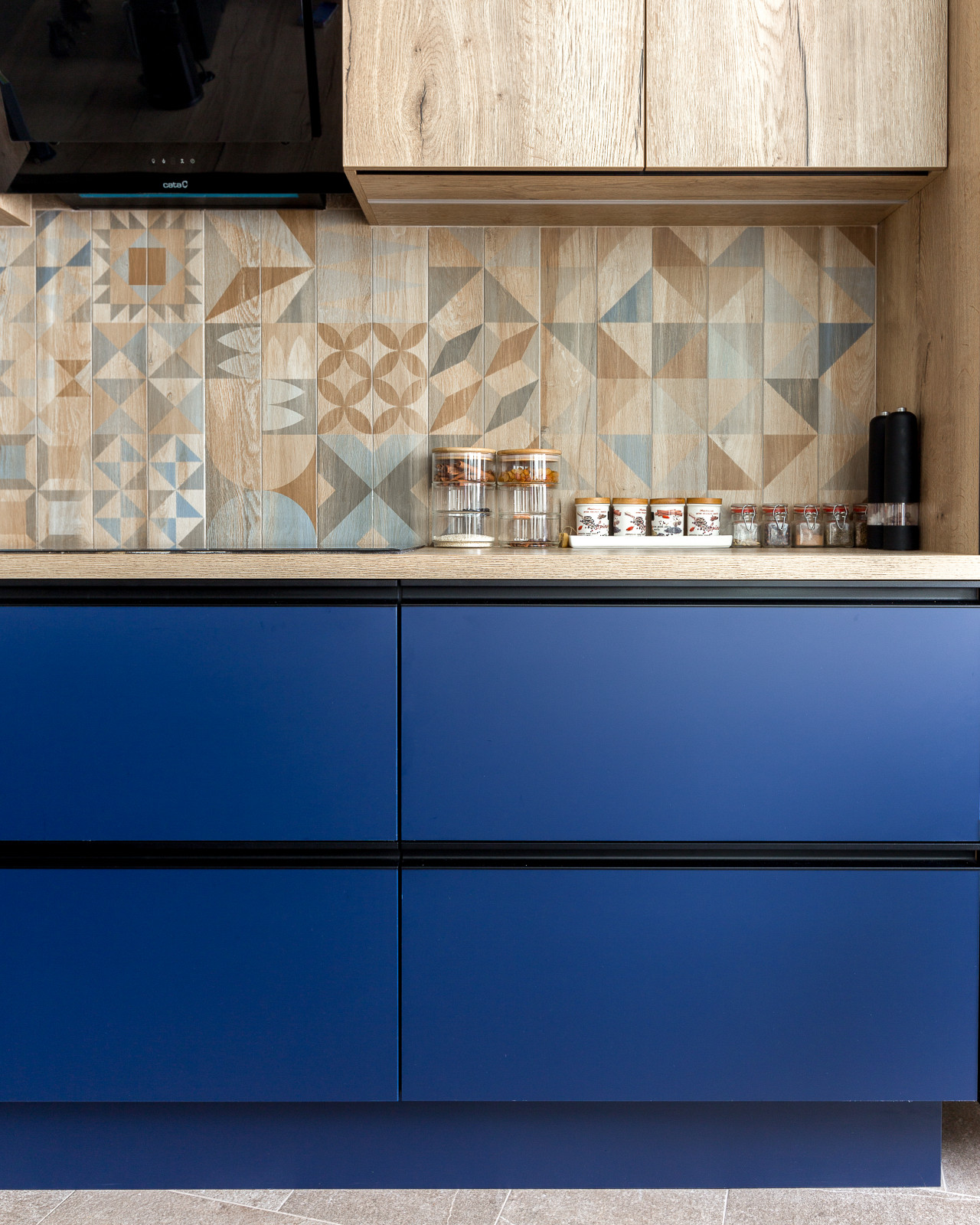 Кухня-гостиная с островом в ЖК Маяк