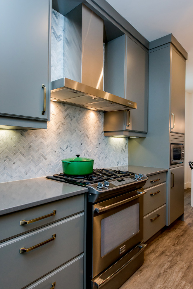 Mid-sized transitional dark wood floor eat-in kitchen photo in Calgary with flat-panel cabinets, gray cabinets, quartz countertops, multicolored backsplash, mosaic tile backsplash, stainless steel appliances, an island and an undermount sink
