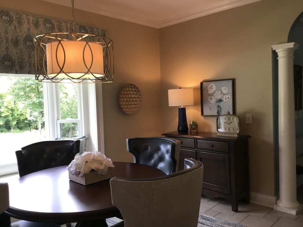 Inspiration for a transitional home design remodel in Cincinnati