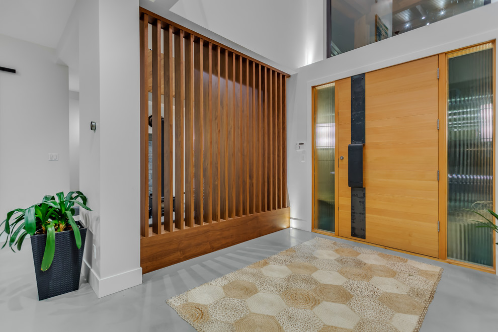 Design ideas for a modern entryway in Vancouver.