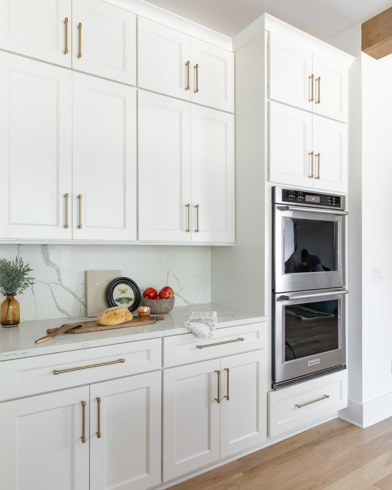 Inspiration for a transitional home design remodel in Atlanta