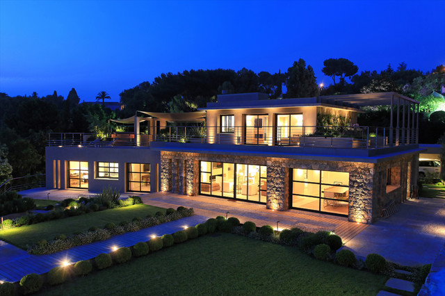 VILLA E trendy-hus-og-facade