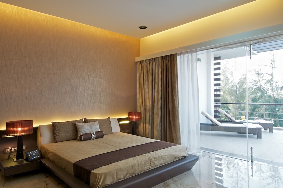 Design ideas for a contemporary bedroom in Delhi.
