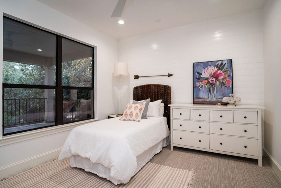 Example of a transitional home design design in Houston