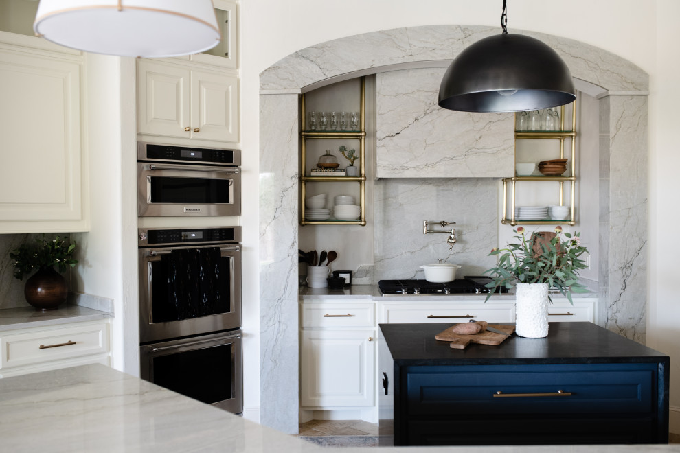 Example of a transitional kitchen design in Austin