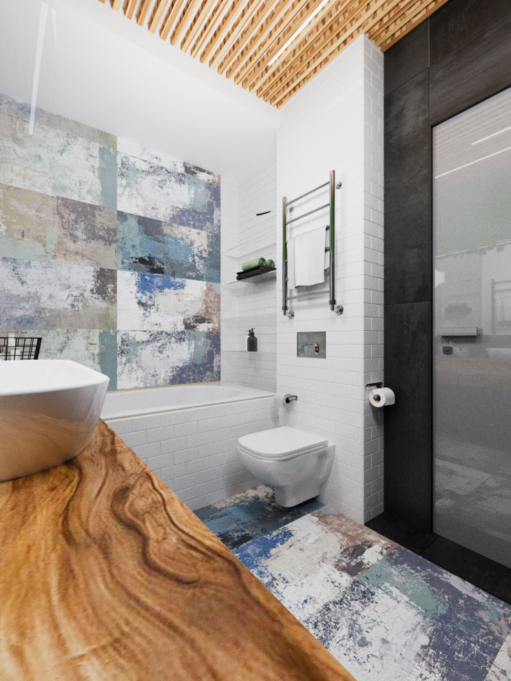 Интерьер санузла с зеленой стеной