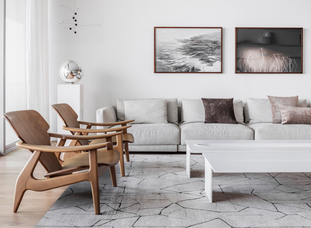 Esempio di un soggiorno minimal di medie dimensioni e aperto con pareti bianche e pavimento in legno massello medio