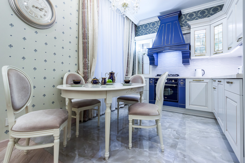 Inspiration for a traditional kitchen in Saint Petersburg.