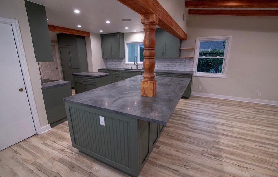 Kitchen - kitchen idea in Seattle